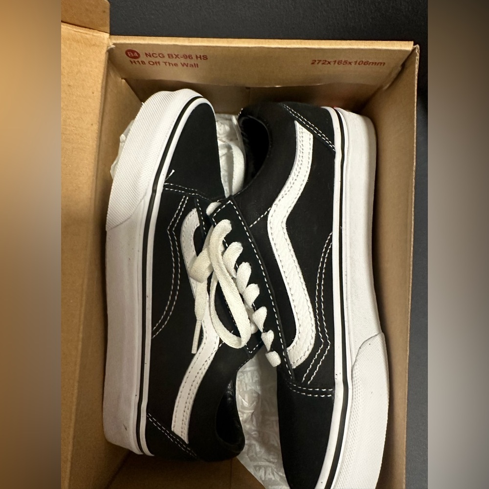 Old School Black and White Youth SZ 4 Vans.